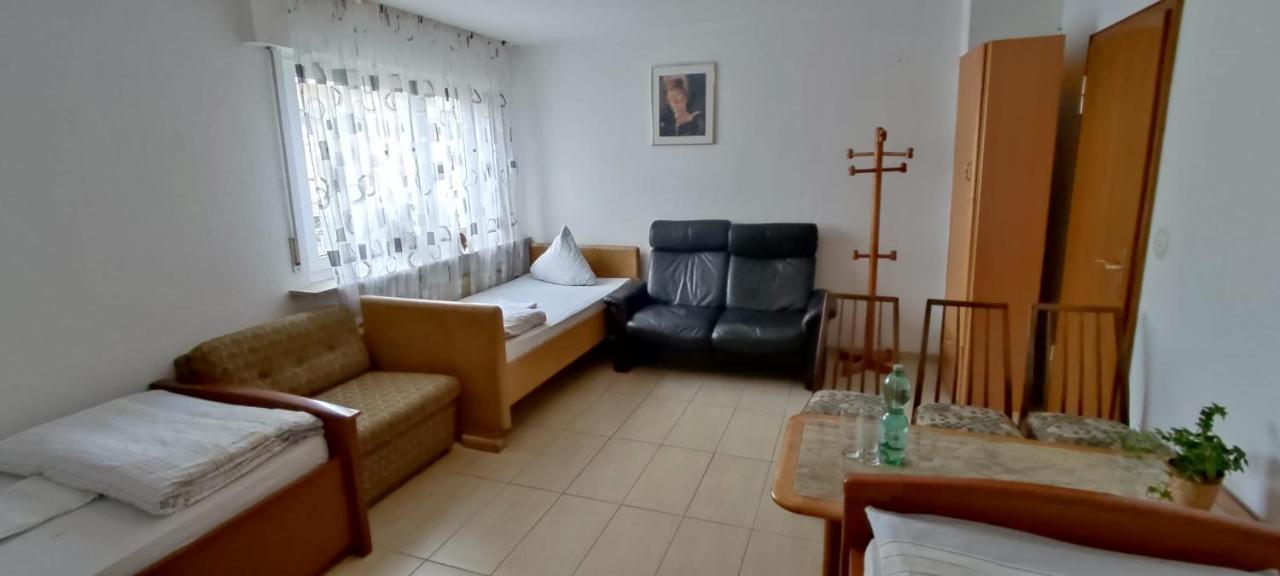 Apartment Für Grosse Gruppe Bis 10 Person Stuttgart